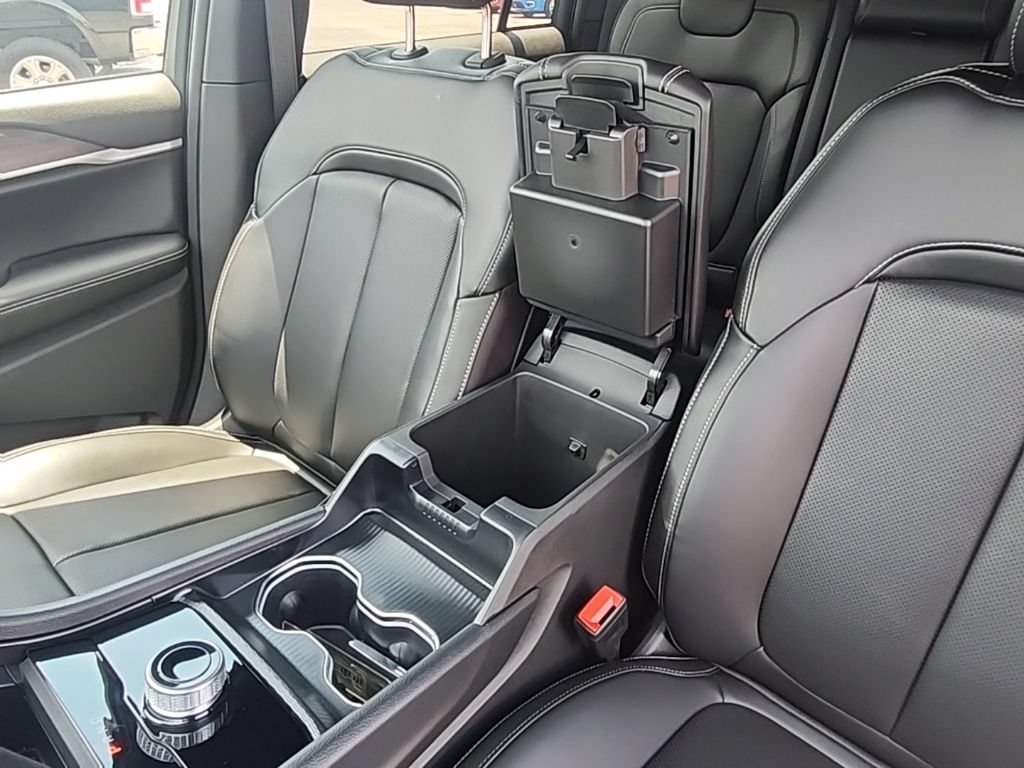 New 2026 Jeep Grand Cherokee Limited w/ Luxury Tech Group II RWD image 25