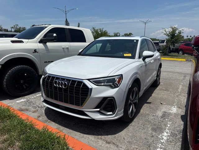 Used 2020 Audi Q3 2.0T Premium Plus w/ Premium Plus Package AWD/4WD image 3