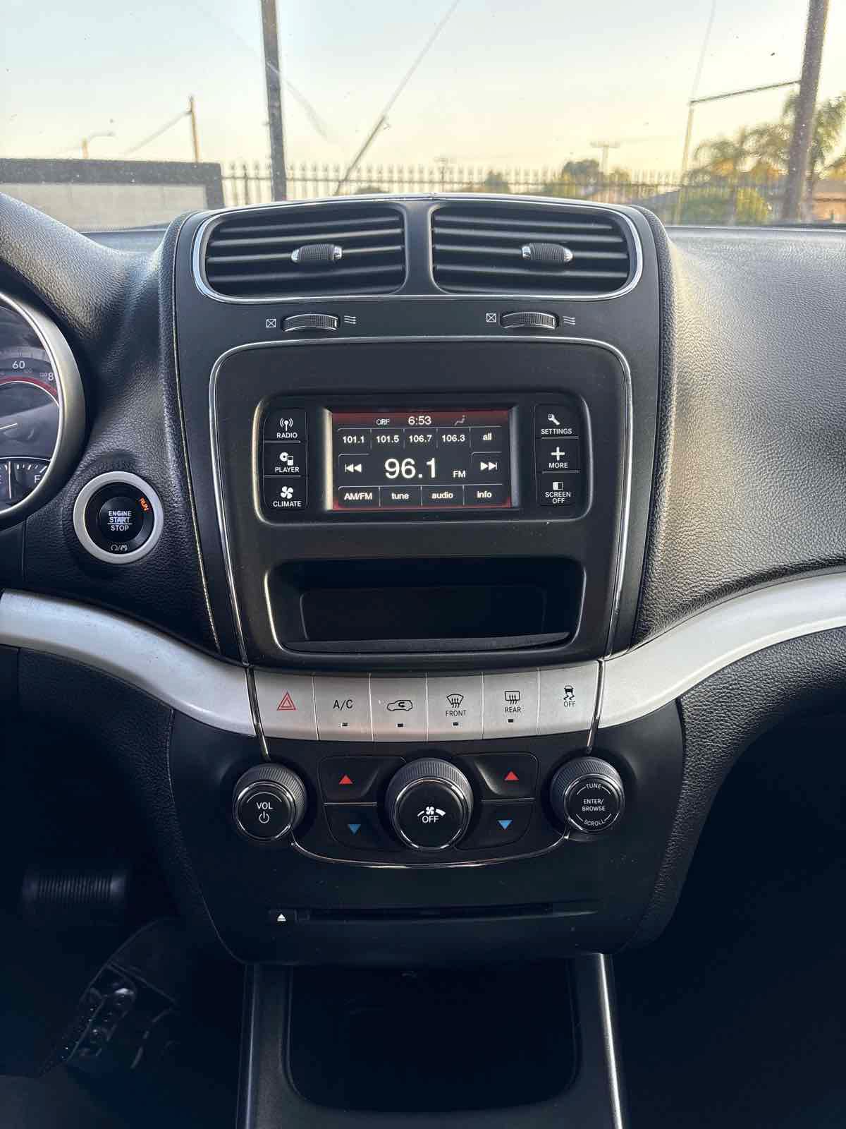 Used 2018 Dodge Journey SE w/ Blacktop Package FWD image 23