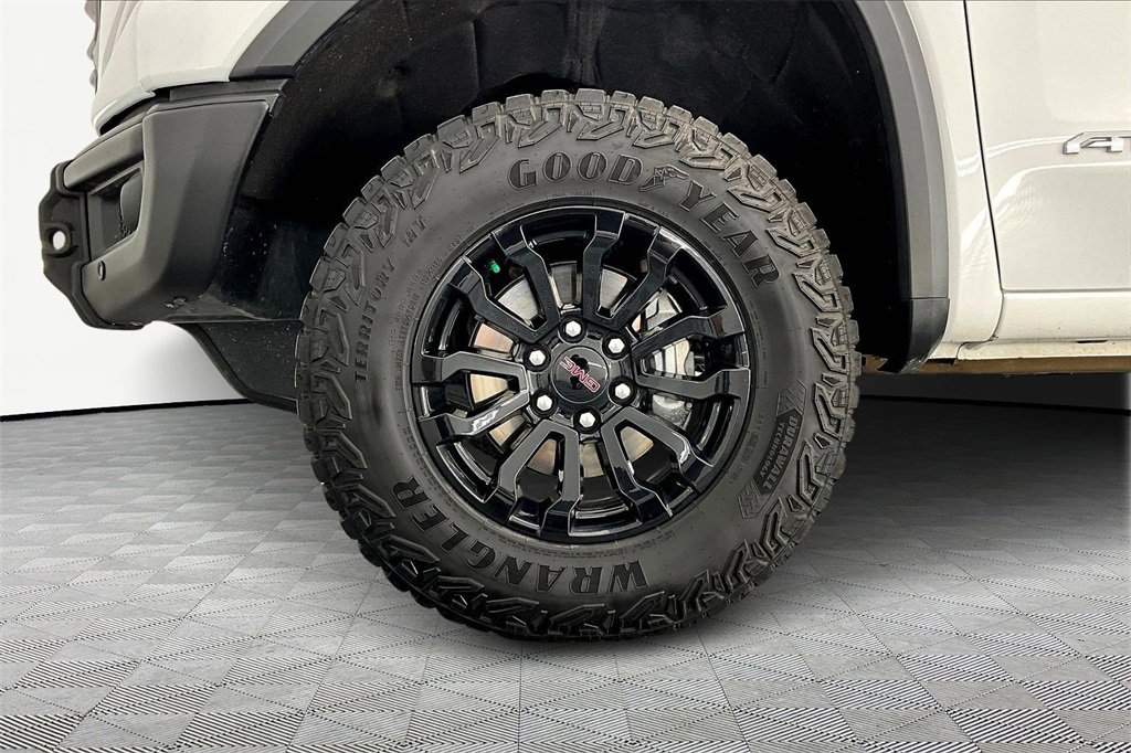 Used 2023 GMC Sierra 1500 AT4X image 9