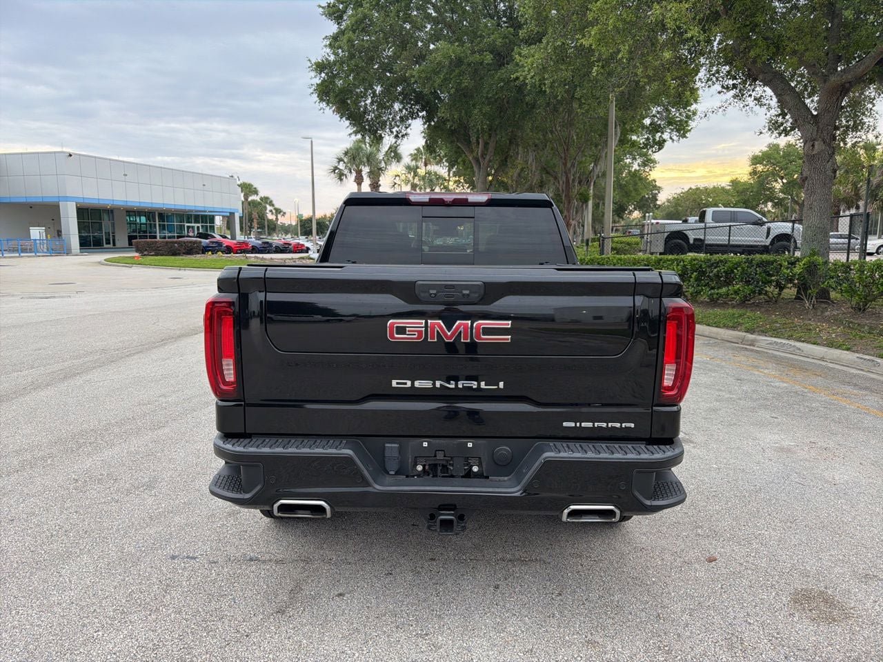 Used 2022 GMC Sierra 1500 Denali w/ Denali Carbonpro Edition AWD/4WD image 4