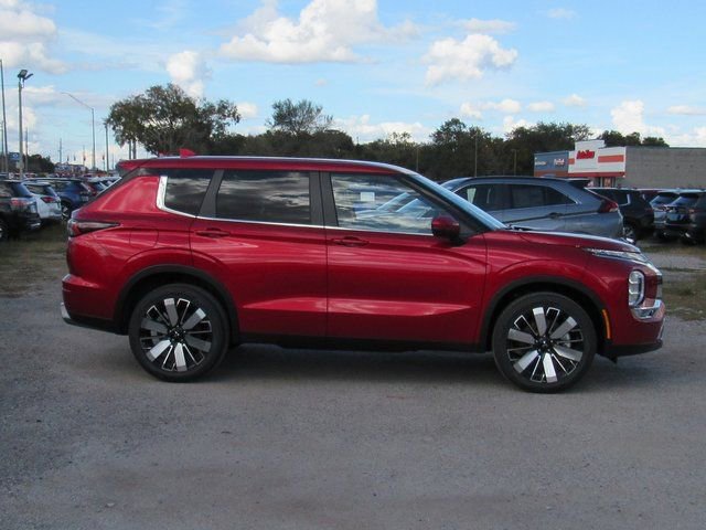 New 2026 Mitsubishi Outlander SE image 2