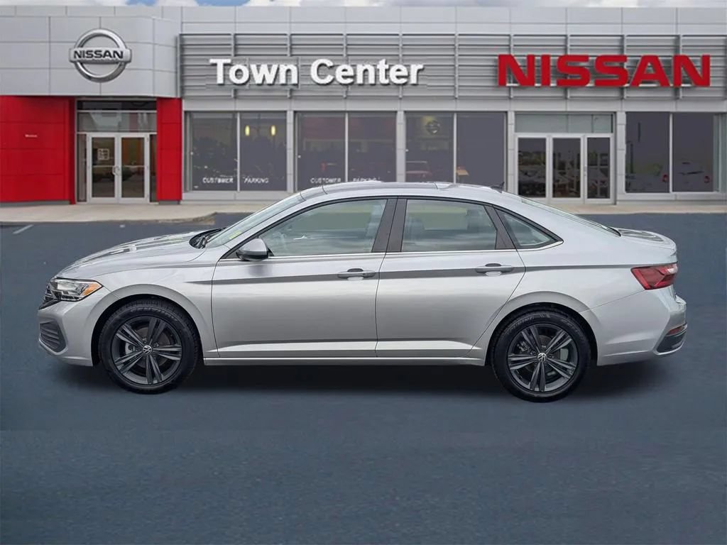Used 2023 Volkswagen Jetta SE FWD image 4