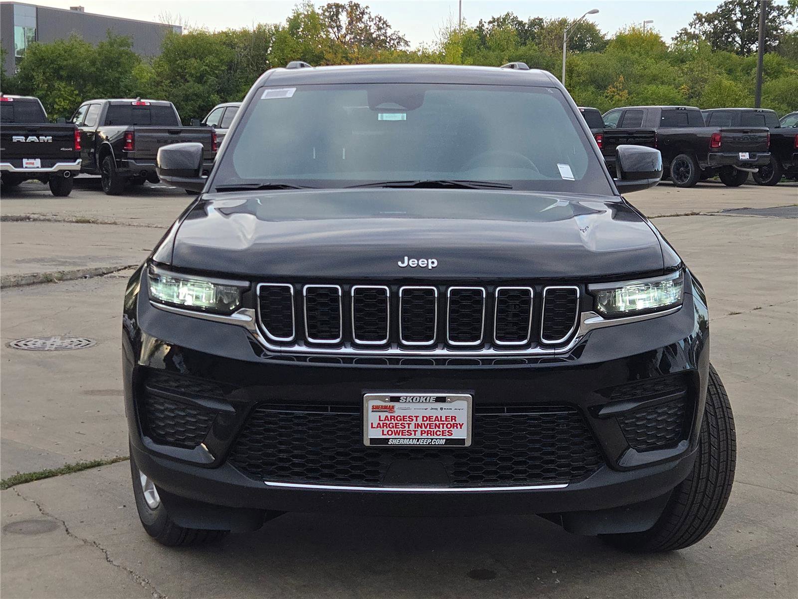 New 2025 Jeep Grand Cherokee Laredo w/ Luxury Tech Group I image 4