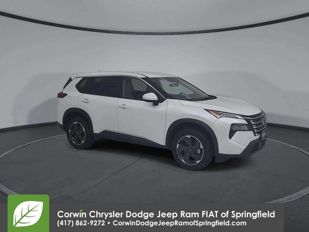 Used 2025 Nissan Rogue SV AWD/4WD image 2