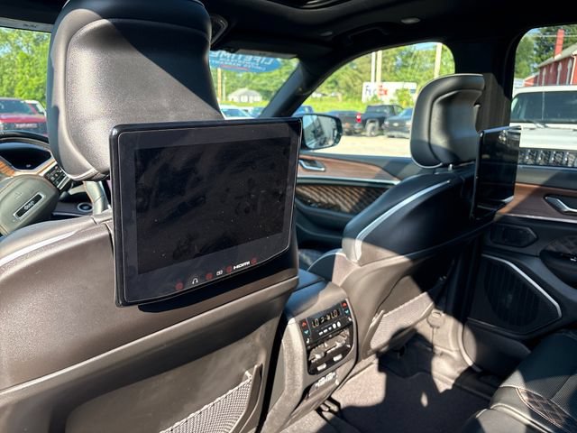Used 2025 Jeep Grand Cherokee L Summit w/ Advanced Protech Group IV AWD/4WD image 23