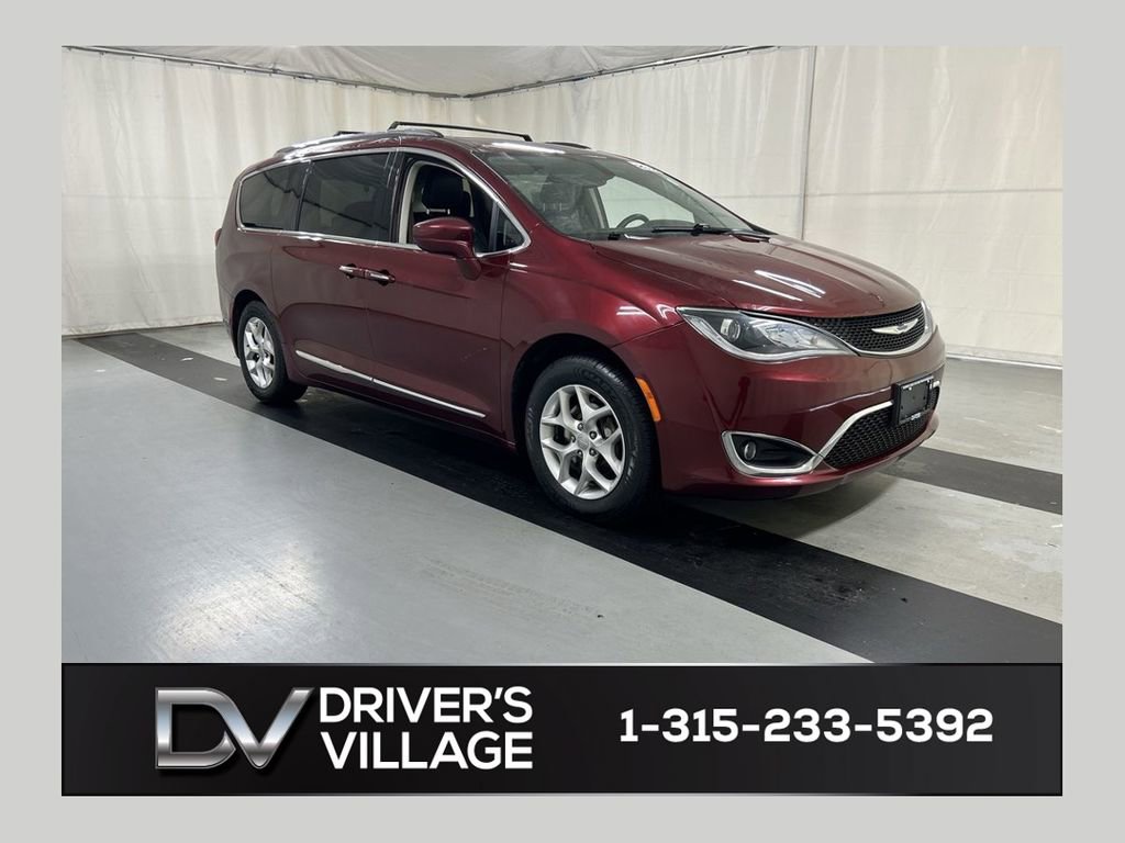Used 2018 Chrysler Pacifica Touring-L w/ Tire & Wheel Group image 1