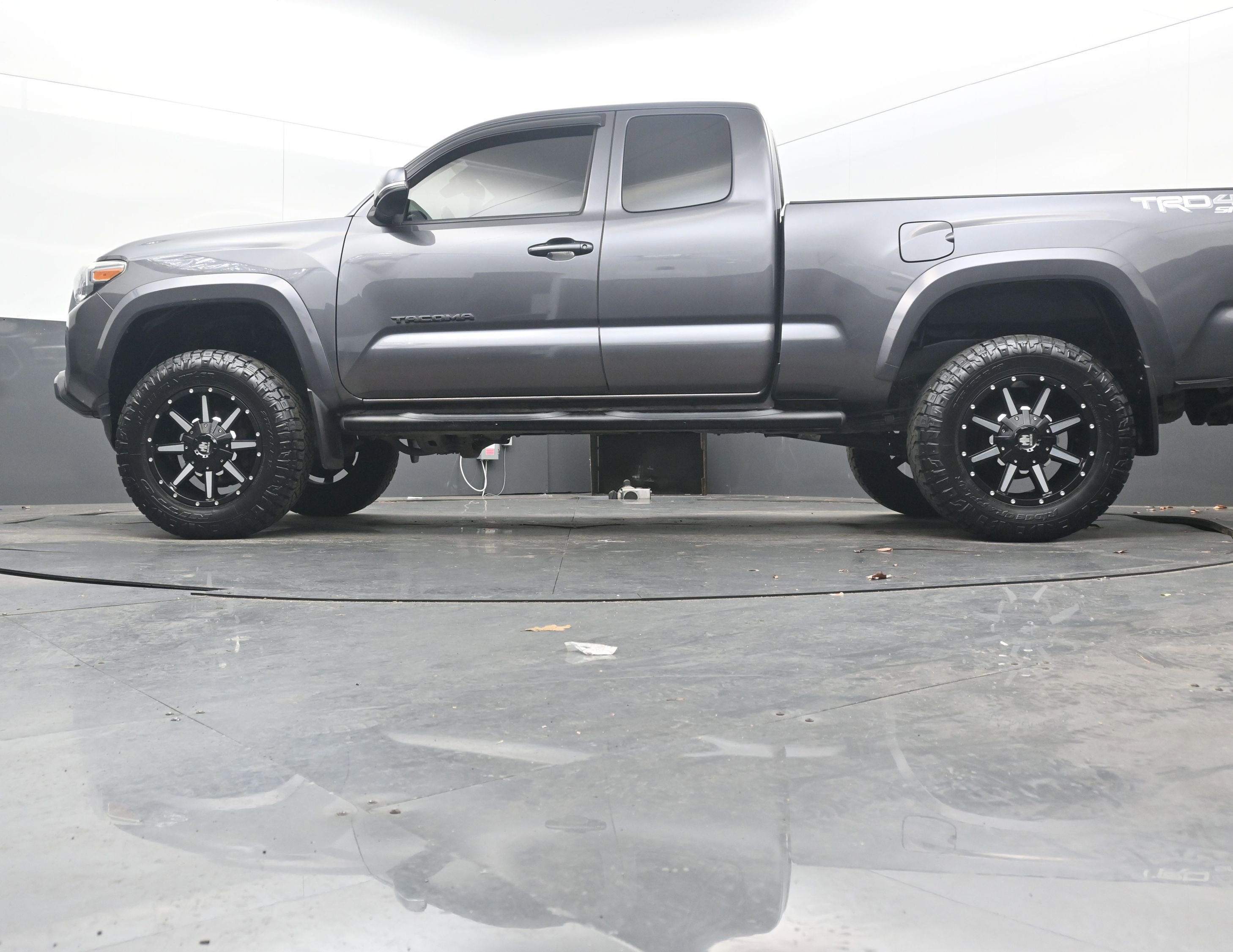 Used 2019 Toyota Tacoma TRD Sport w/ Technology Package image 22