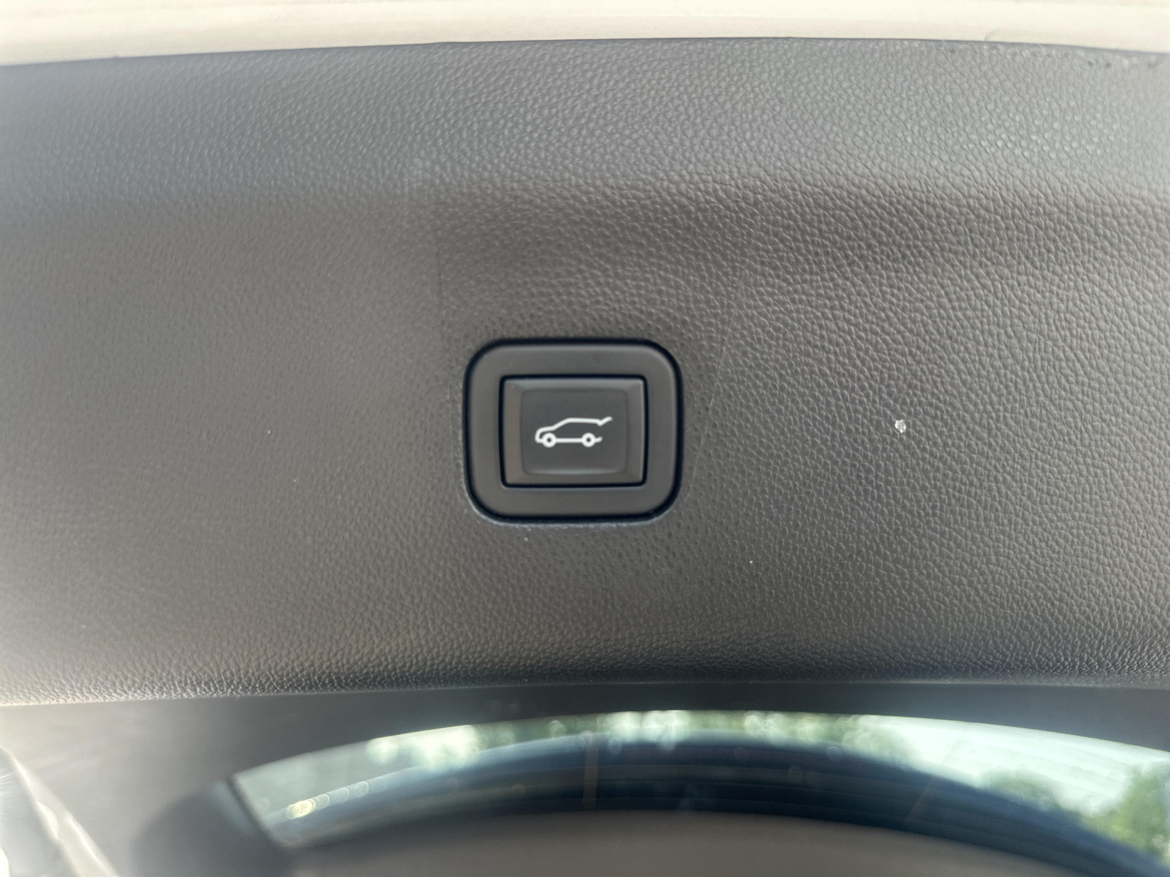 Used 2024 Buick Enclave Essence AWD/4WD image 10