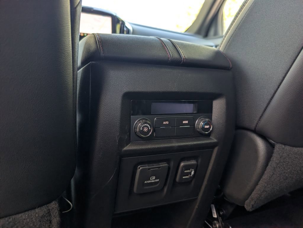 Used 2022 Chevrolet Traverse RS image 39