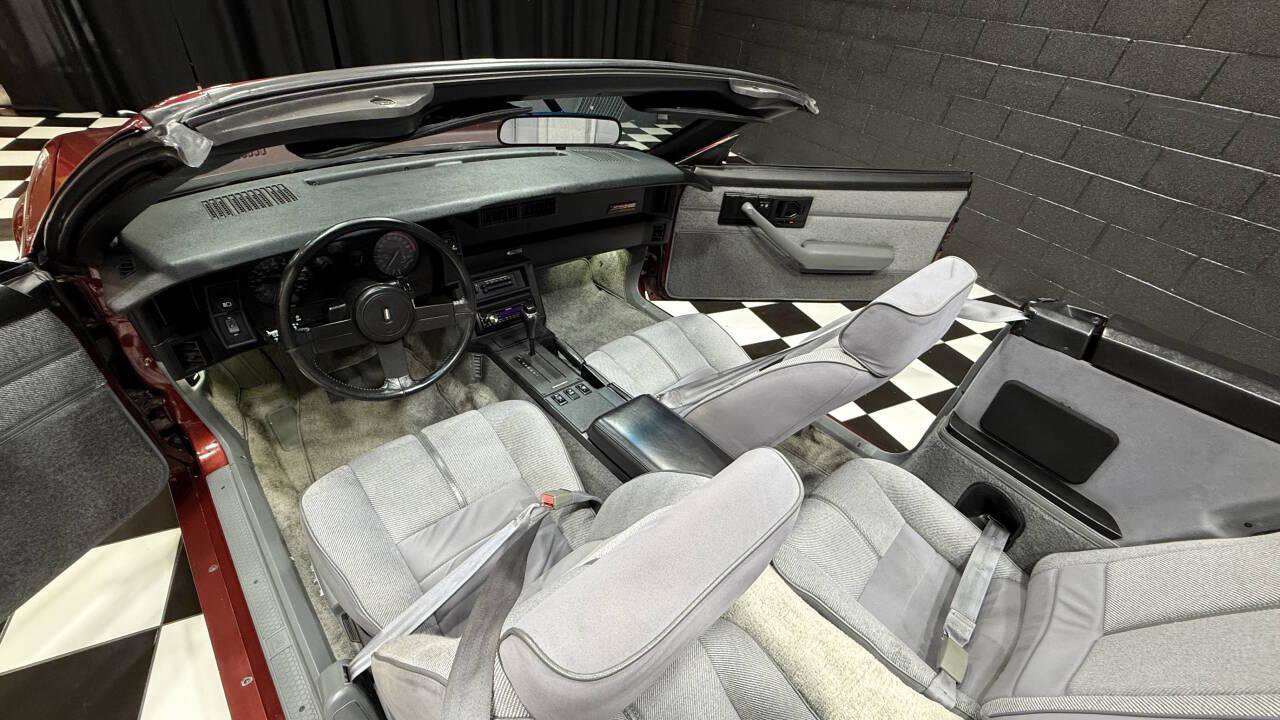 Used 1988 Chevrolet Camaro IROC-Z image 2