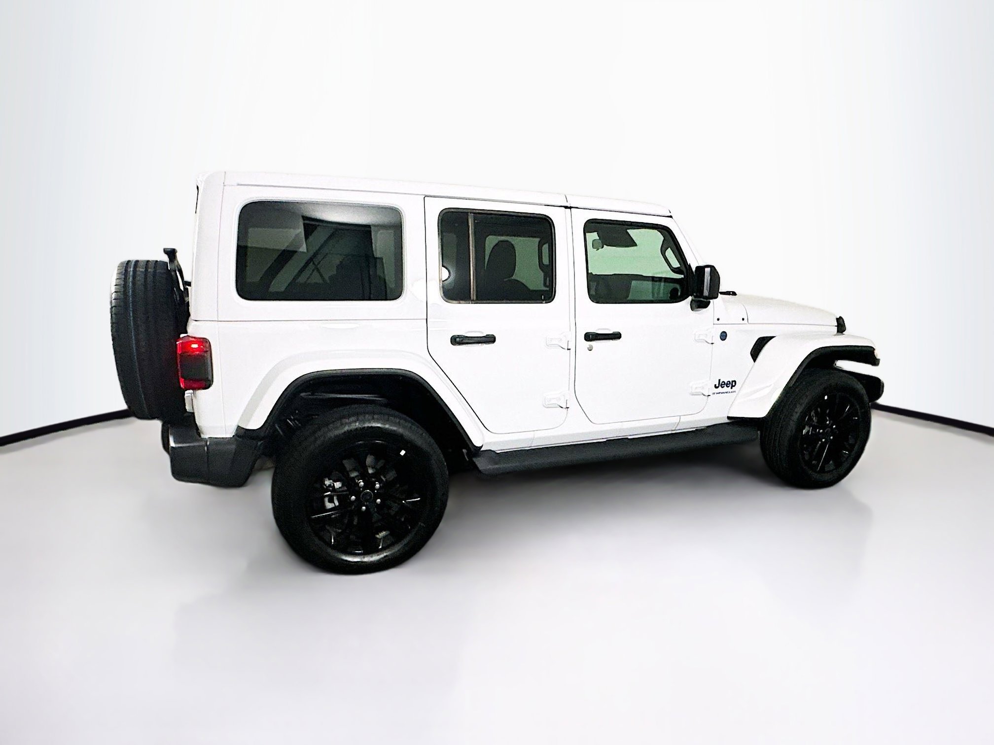 Used 2025 Jeep Wrangler Sahara image 10