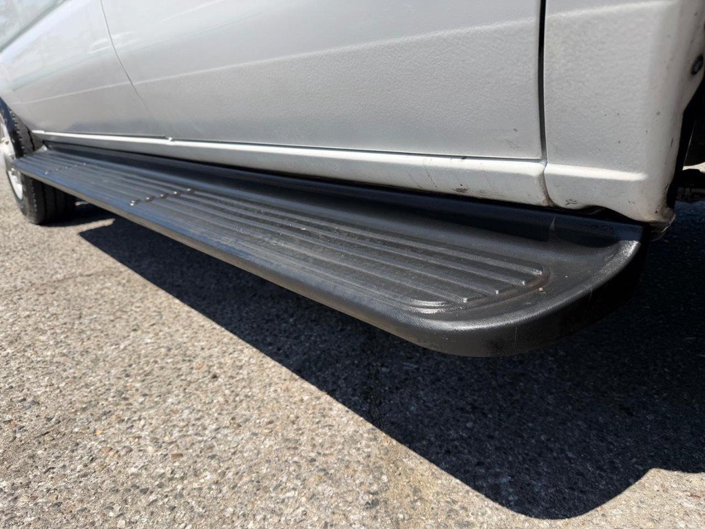 Used 2009 Ford E-350 and Econoline 350 Super Duty Wagon RWD image 40