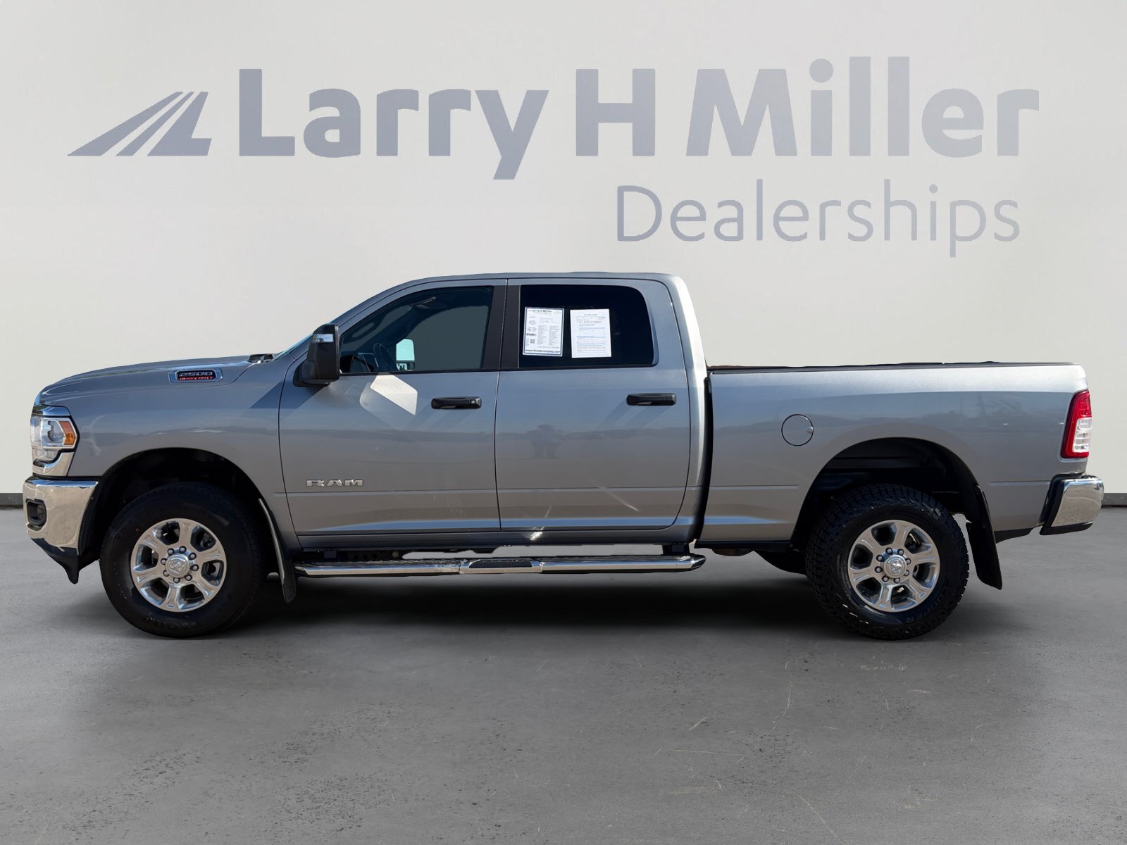 Used 2024 RAM 2500 Big Horn w/ Heated Seats & Wheel Group AWD/4WD image 3