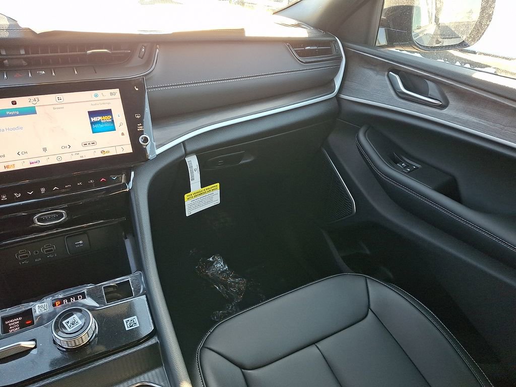 New 2026 Jeep Grand Cherokee Limited w/ Limited Altitude Package AWD/4WD image 12