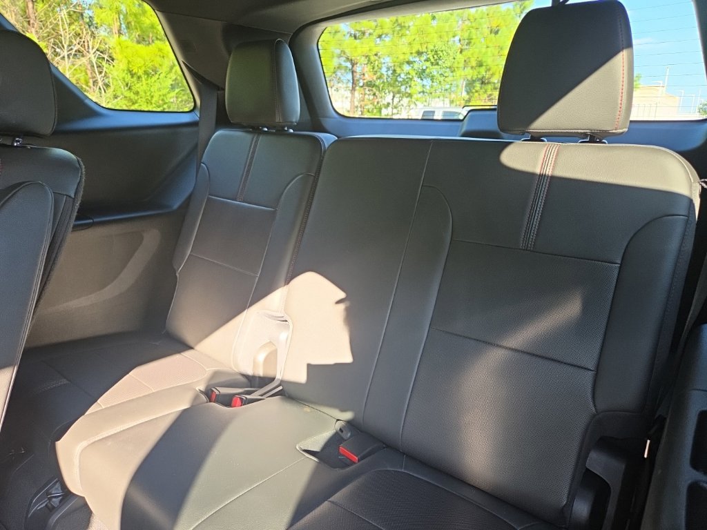 Used 2023 Chevrolet Traverse RS FWD image 33