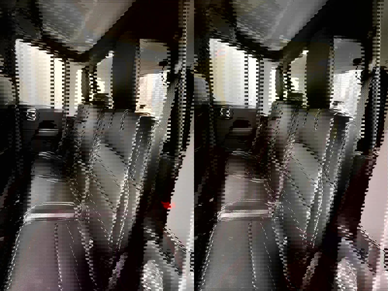 Used 2022 Jeep Wrangler Unlimited Sahara w/ Cold Weather Group image 15