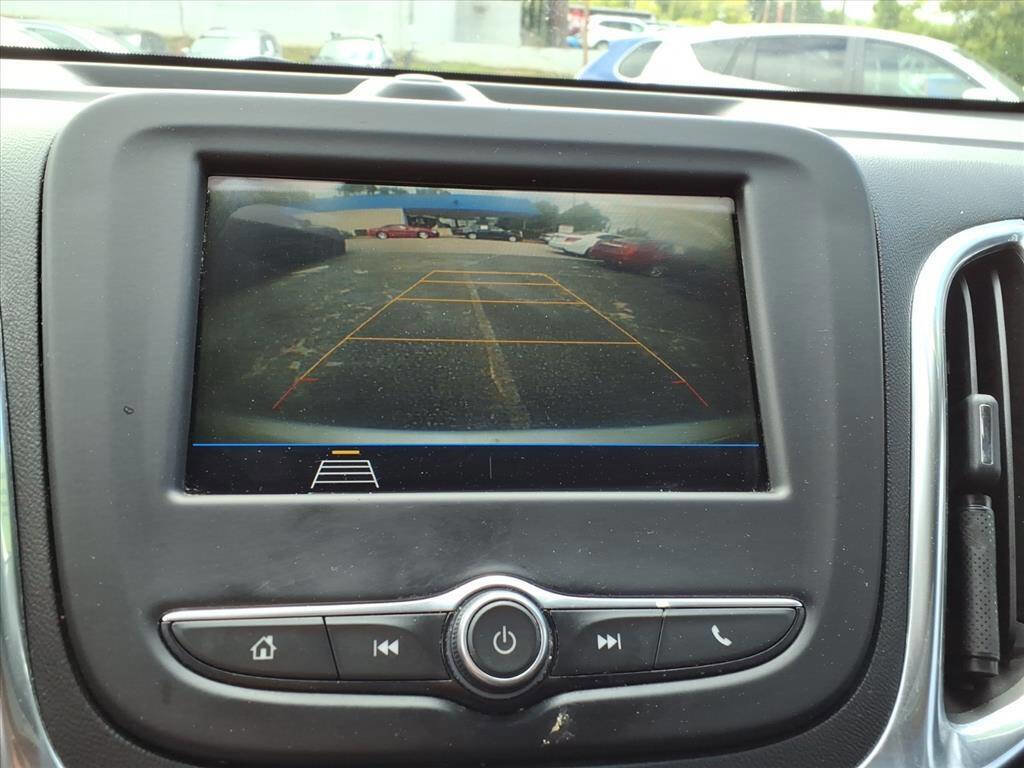 Used 2019 Chevrolet Equinox LT image 18