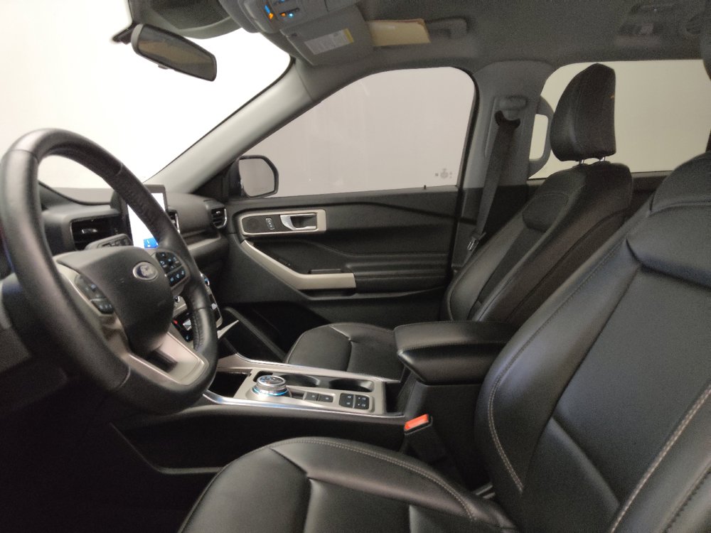 Used 2024 Ford Explorer XLT w/ Equipment Group 202A RWD image 17