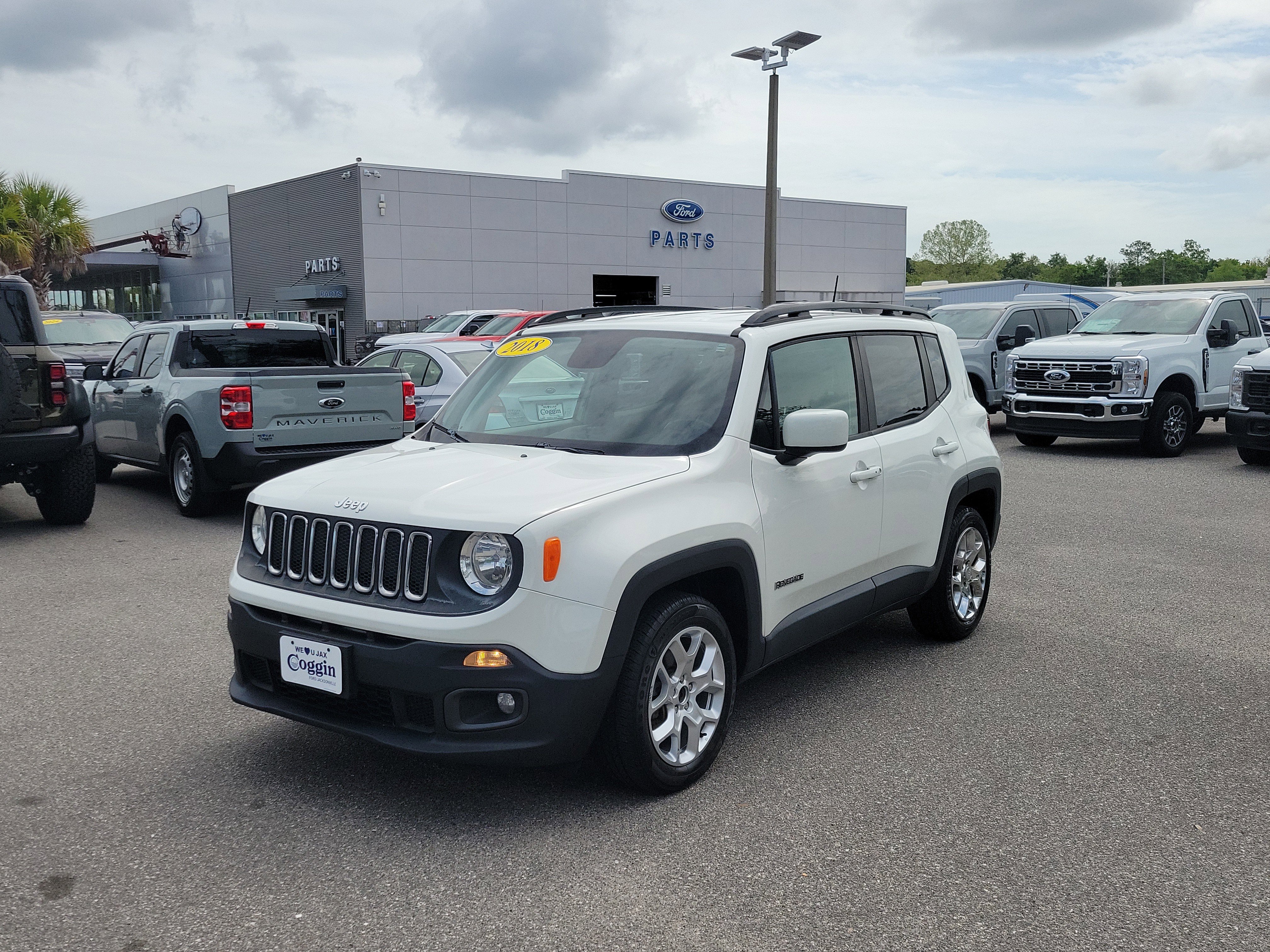 Used 2018 Jeep Renegade Latitude w/ Cold Weather Group image 1
