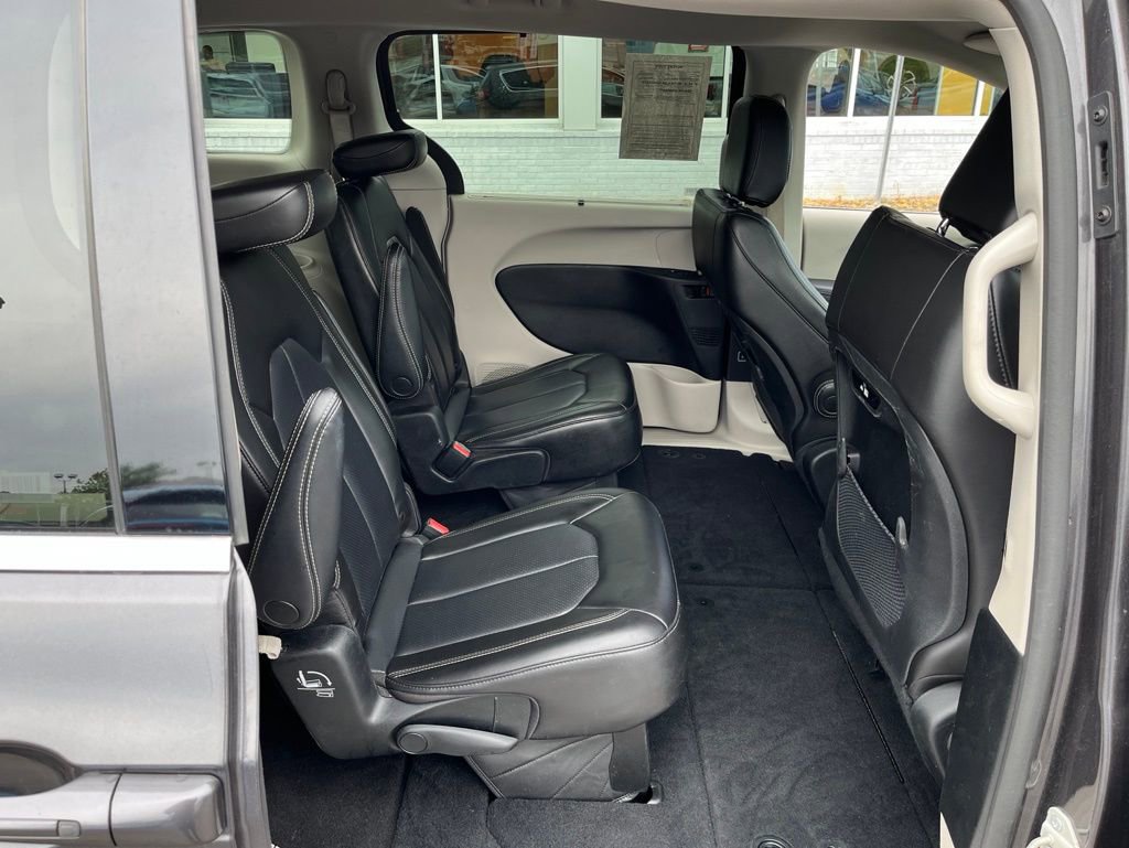 Used 2023 Chrysler Pacifica Touring-L FWD image 35