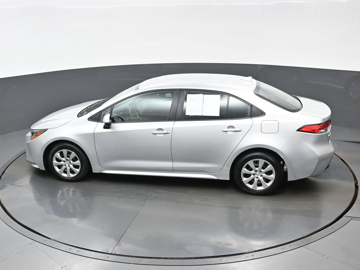 Used 2025 Toyota Corolla LE FWD image 35