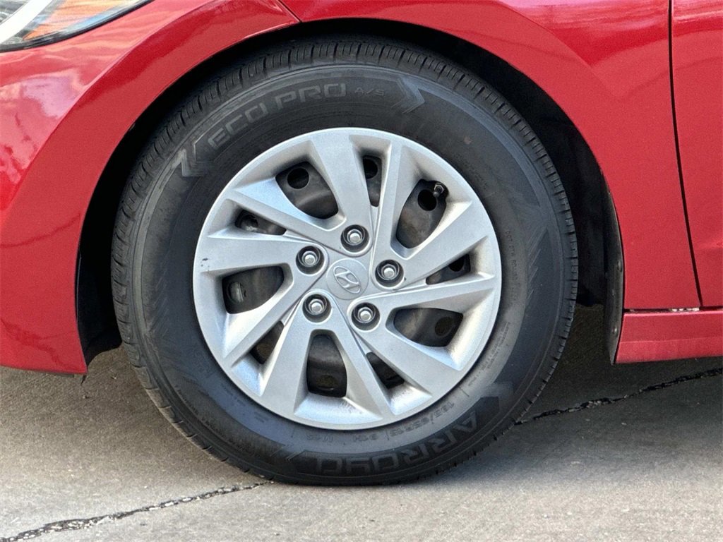 Used 2017 Hyundai Elantra SE image 25