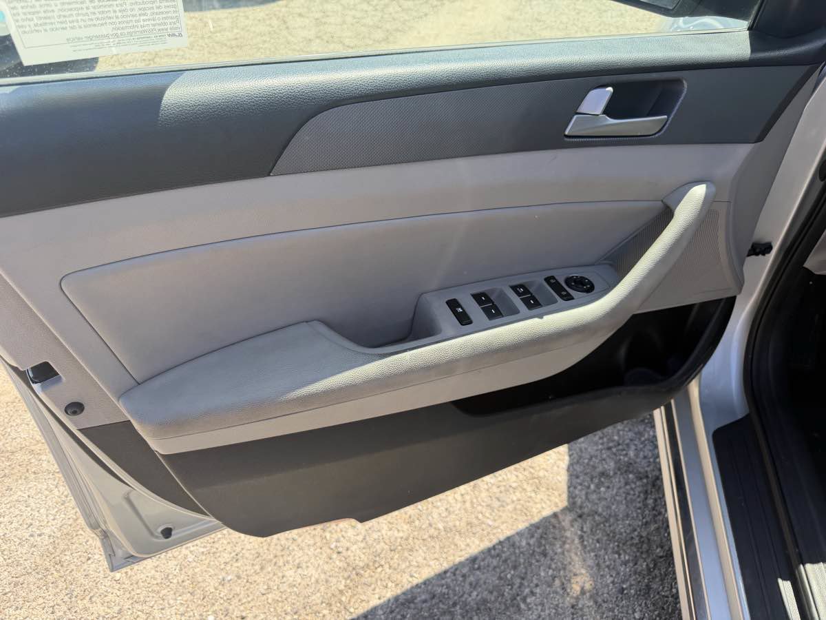 Used 2017 Hyundai Sonata SE FWD image 9