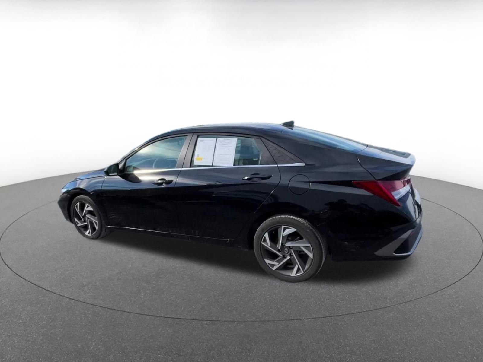 Used 2025 Hyundai Elantra SEL image 10