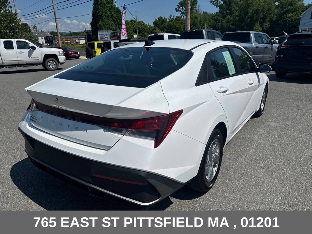 Used 2025 Hyundai Elantra SE FWD image 8
