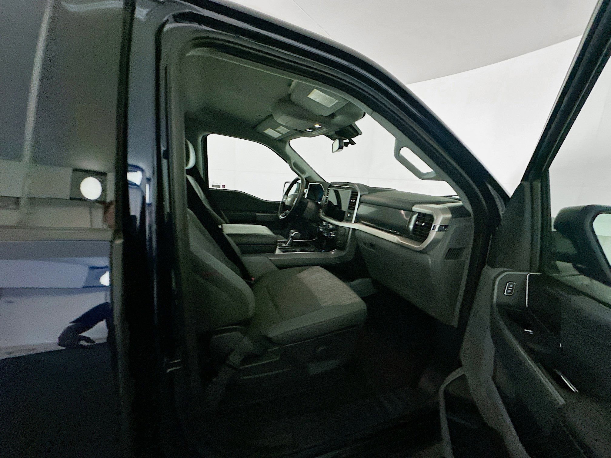 Used 2023 Ford F150 Lightning XLT image 30