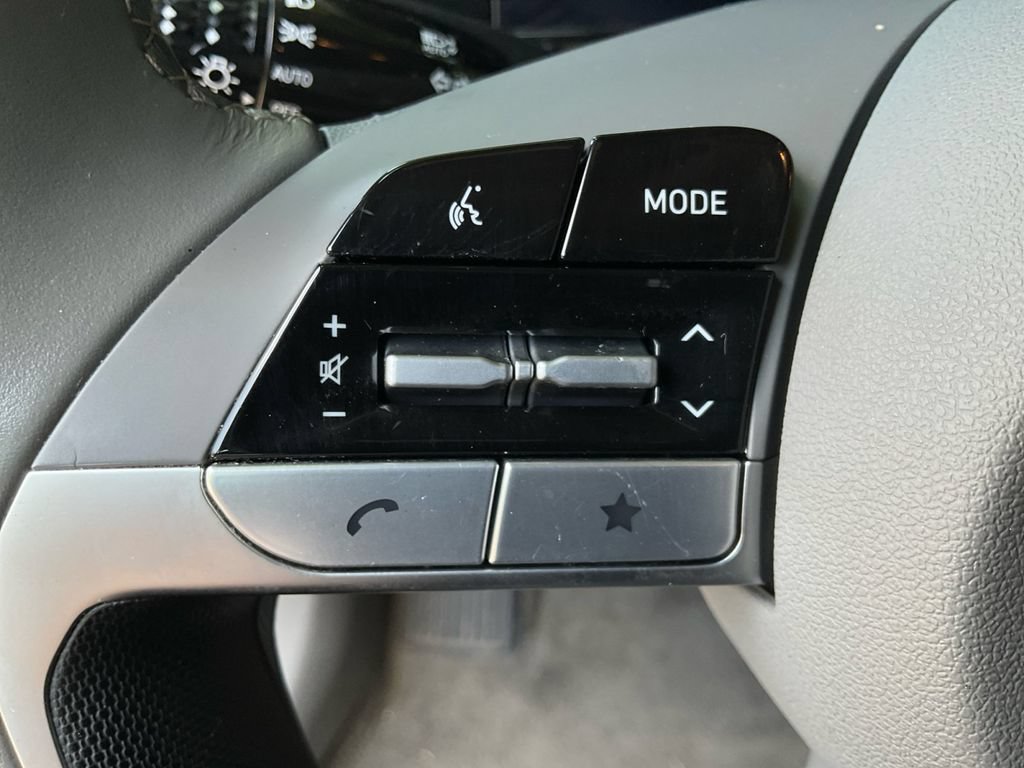 Used 2025 Hyundai Elantra SEL FWD image 35