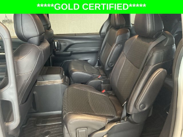 Used 2025 Toyota Sienna Platinum AWD/4WD image 30