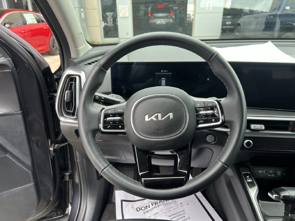 Used 2025 Kia Sorento S FWD image 16