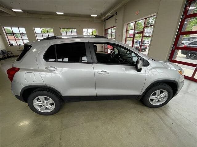 Used 2022 Chevrolet Trax LT w/ Driver Confidence Package AWD/4WD image 8