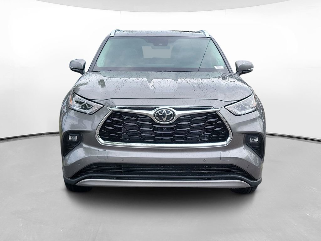 New 2026 Toyota Highlander Platinum image 2