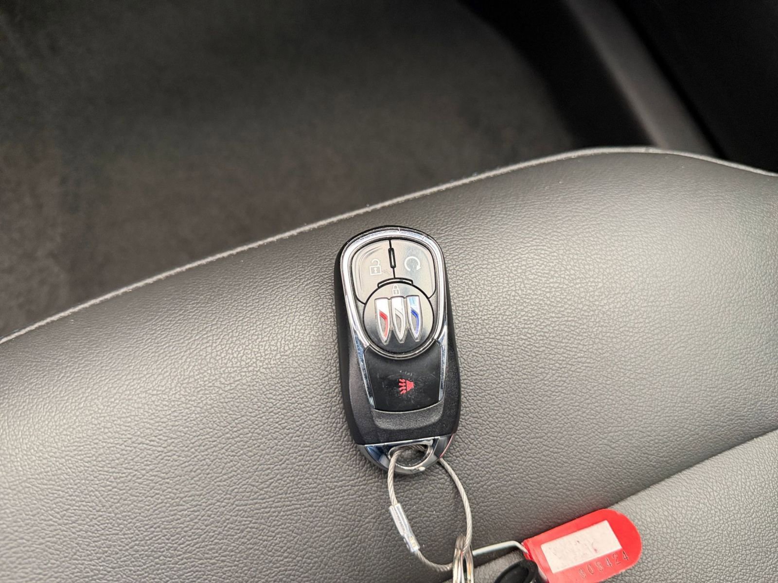 Used 2025 Buick Envista Sport Touring image 18