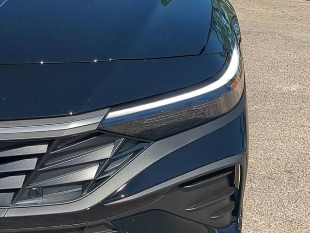 New 2025 Hyundai Elantra SEL FWD image 10