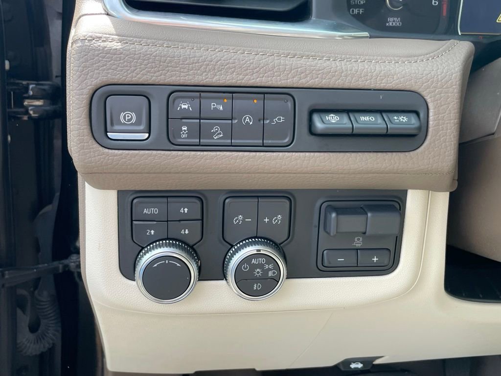 Used 2021 GMC Yukon Denali w/ Denali Premium Package AWD/4WD image 12