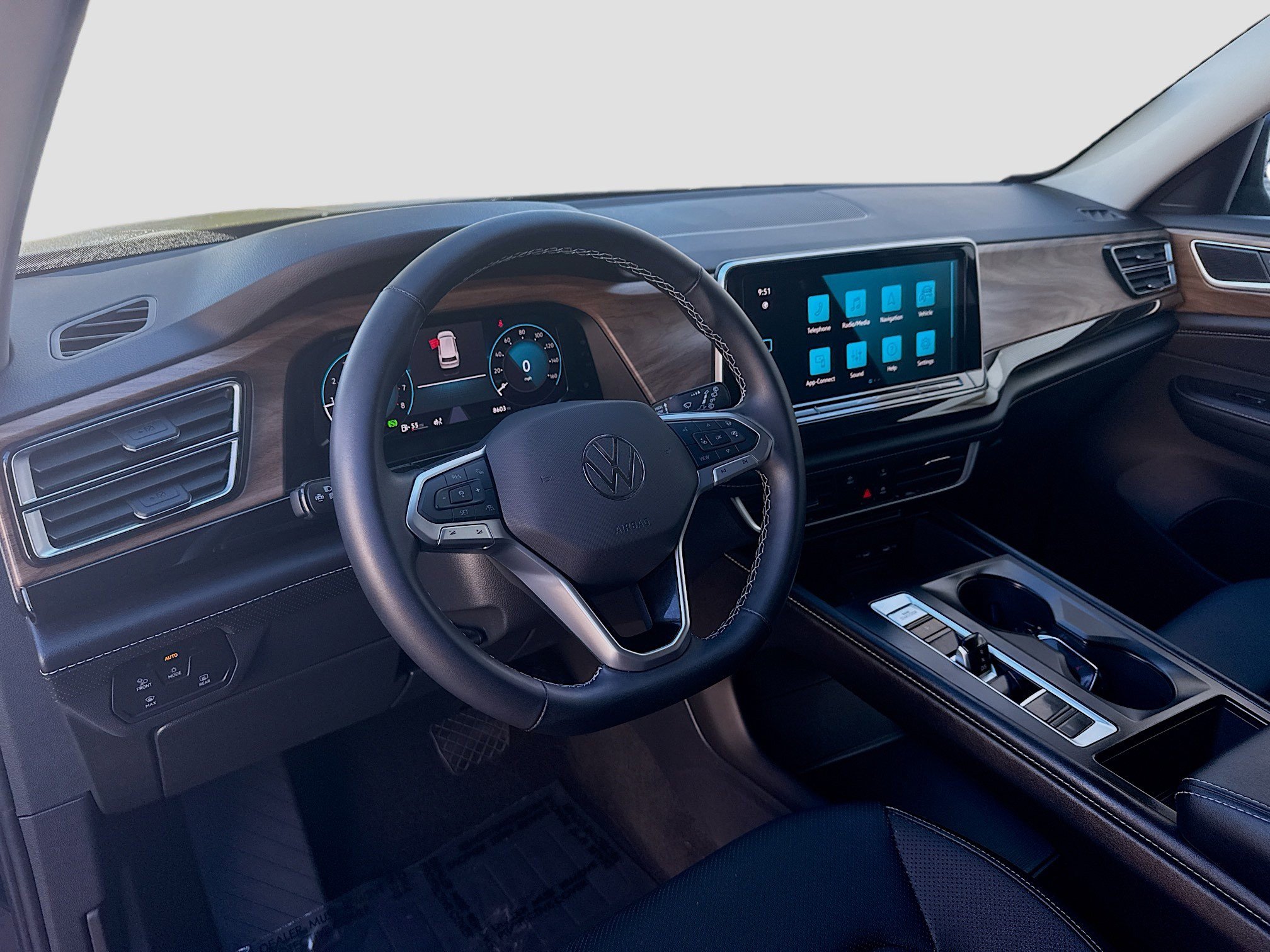 Certified 2025 Volkswagen Atlas SE image 9