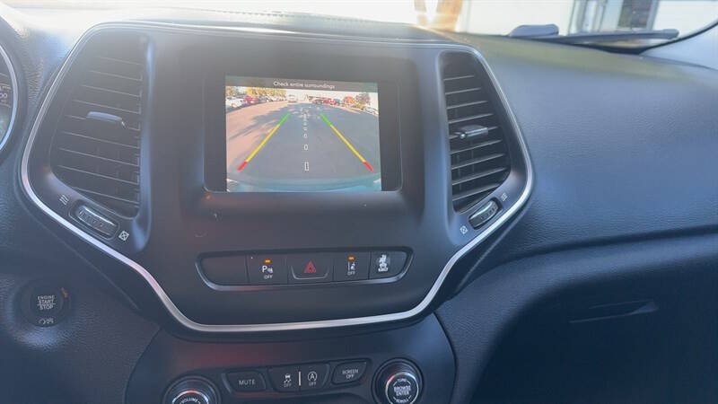 Used 2021 Jeep Cherokee Latitude Lux FWD image 28