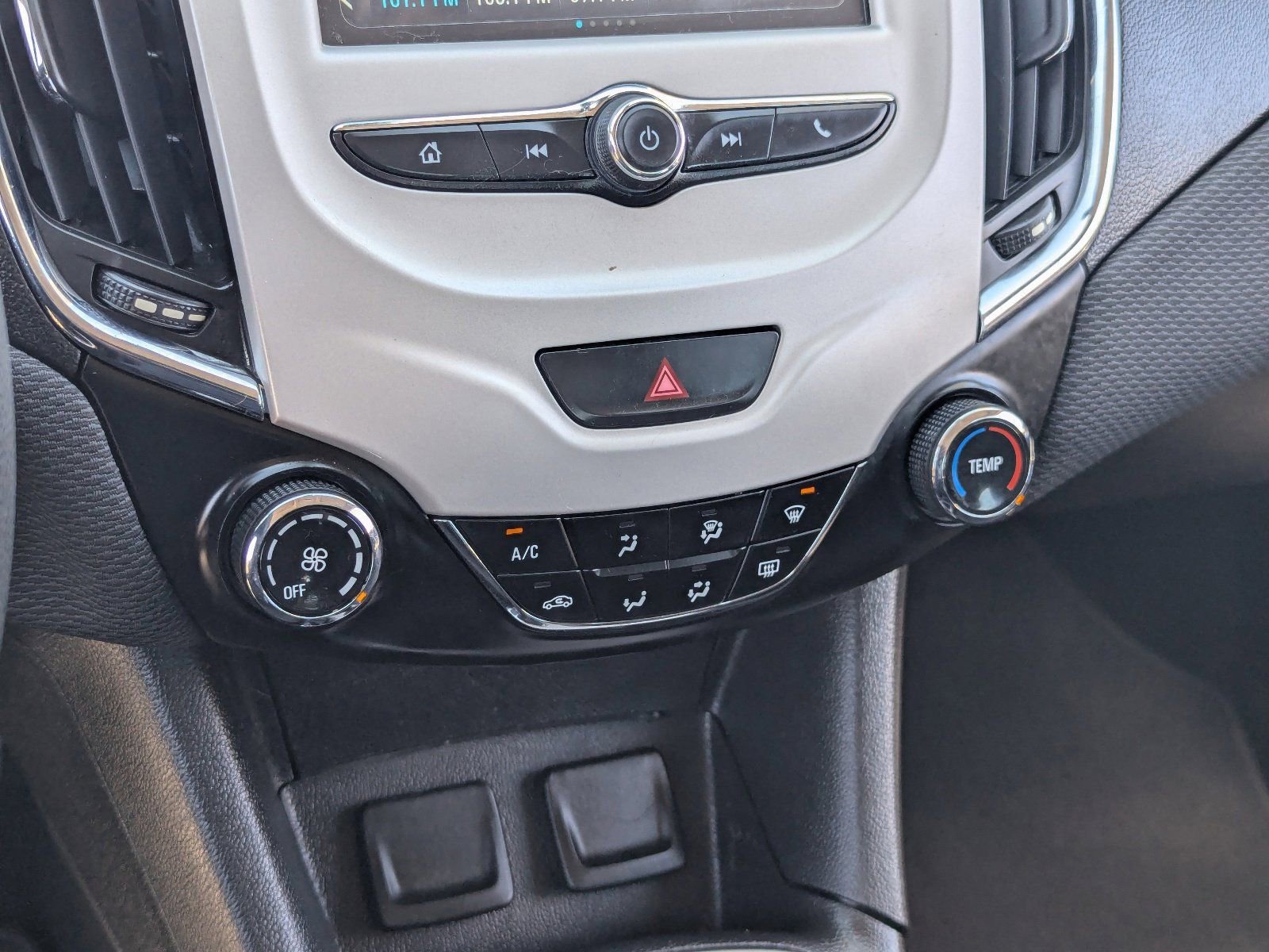 Used 2018 Chevrolet Cruze LS FWD image 25