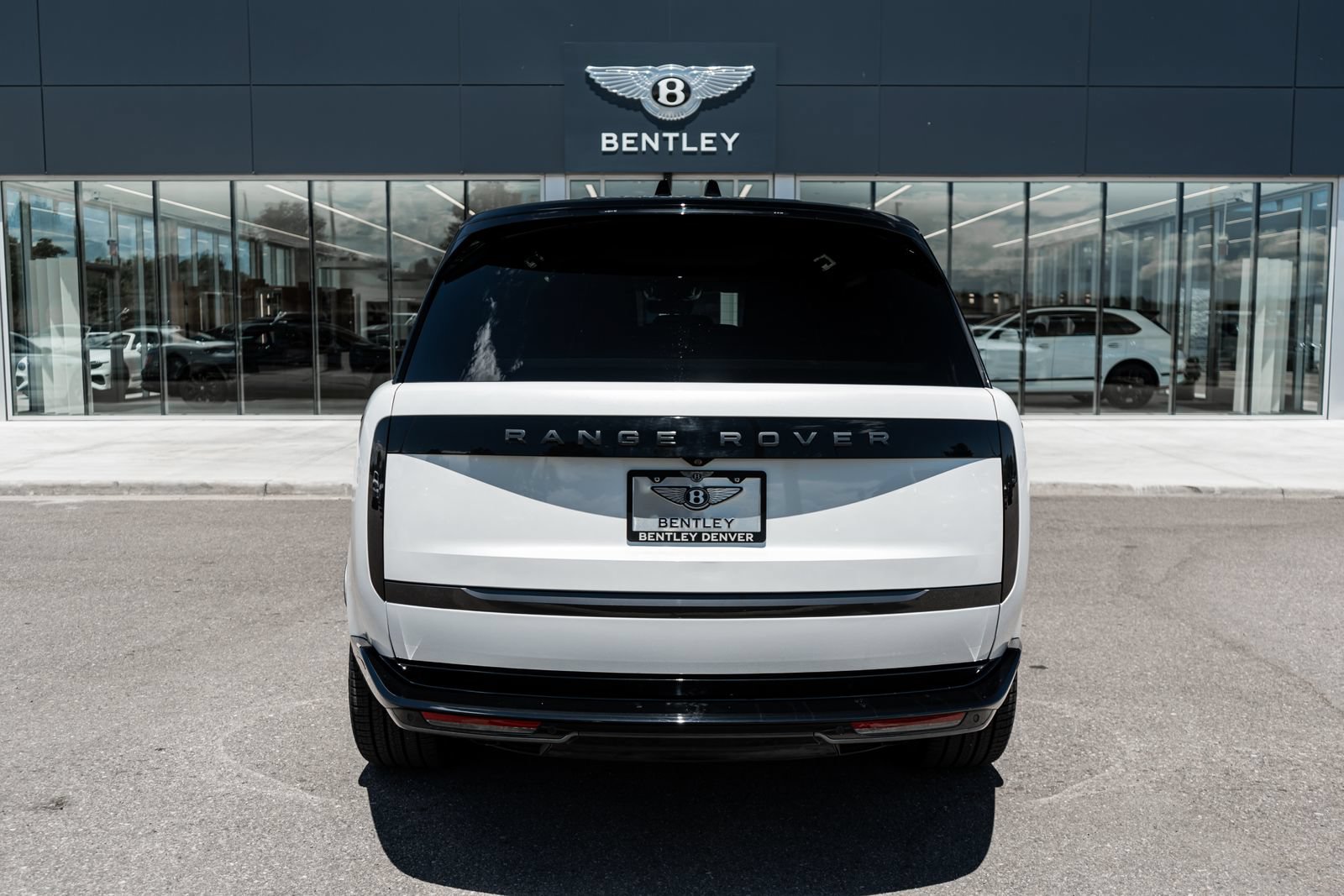 Used 2024 Land Rover Range Rover Long Wheelbase SE AWD/4WD image 11