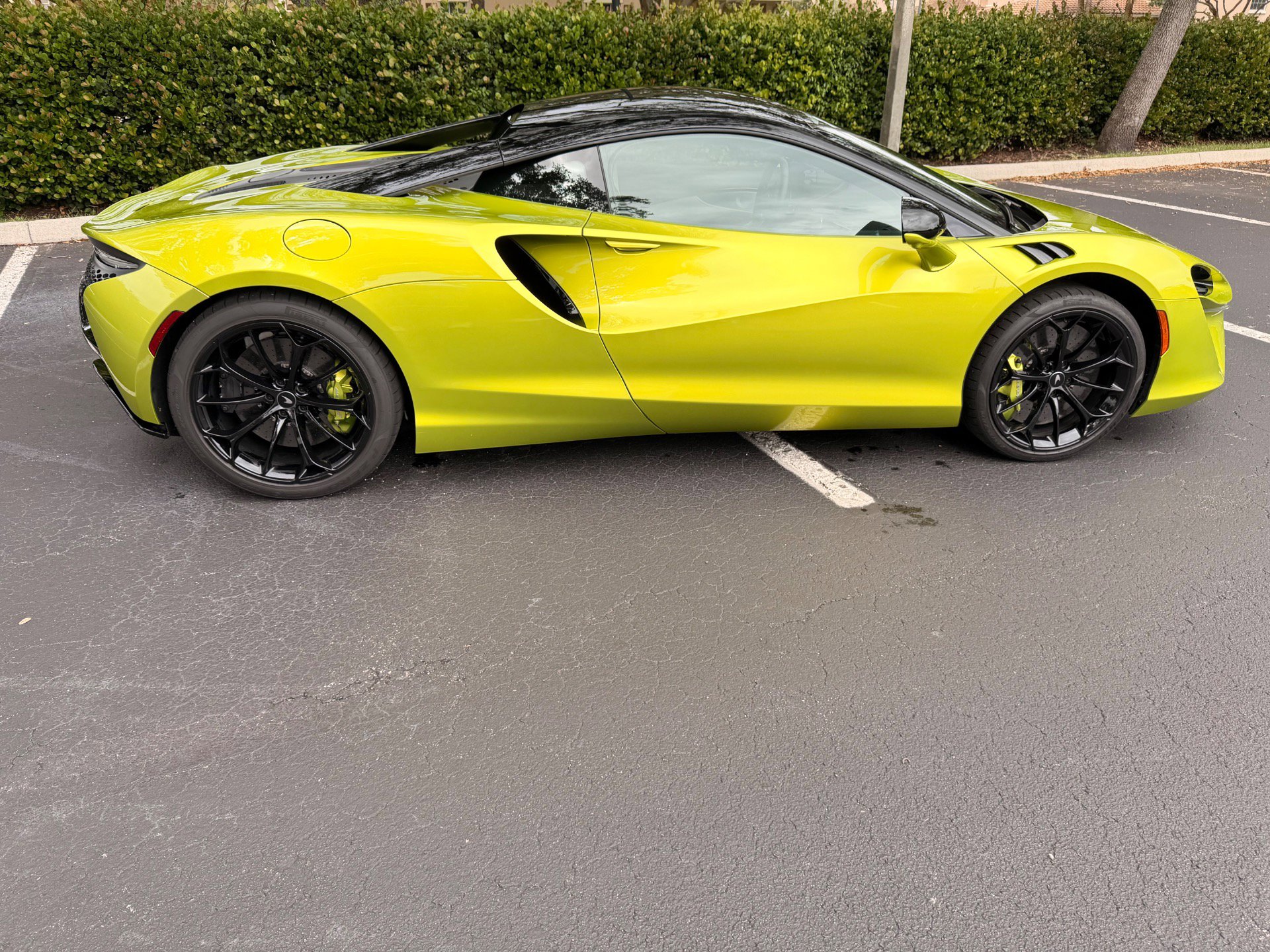 Used 2023 McLaren Artura image 6