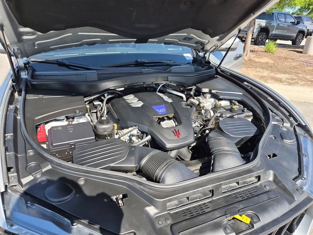 Used 2017 Maserati Levante S AWD/4WD image 17
