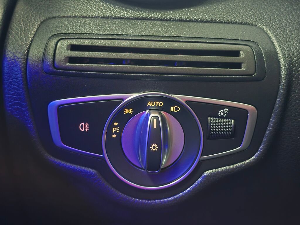 Used 2022 Mercedes-Benz GLC 300 GLC 300 image 35