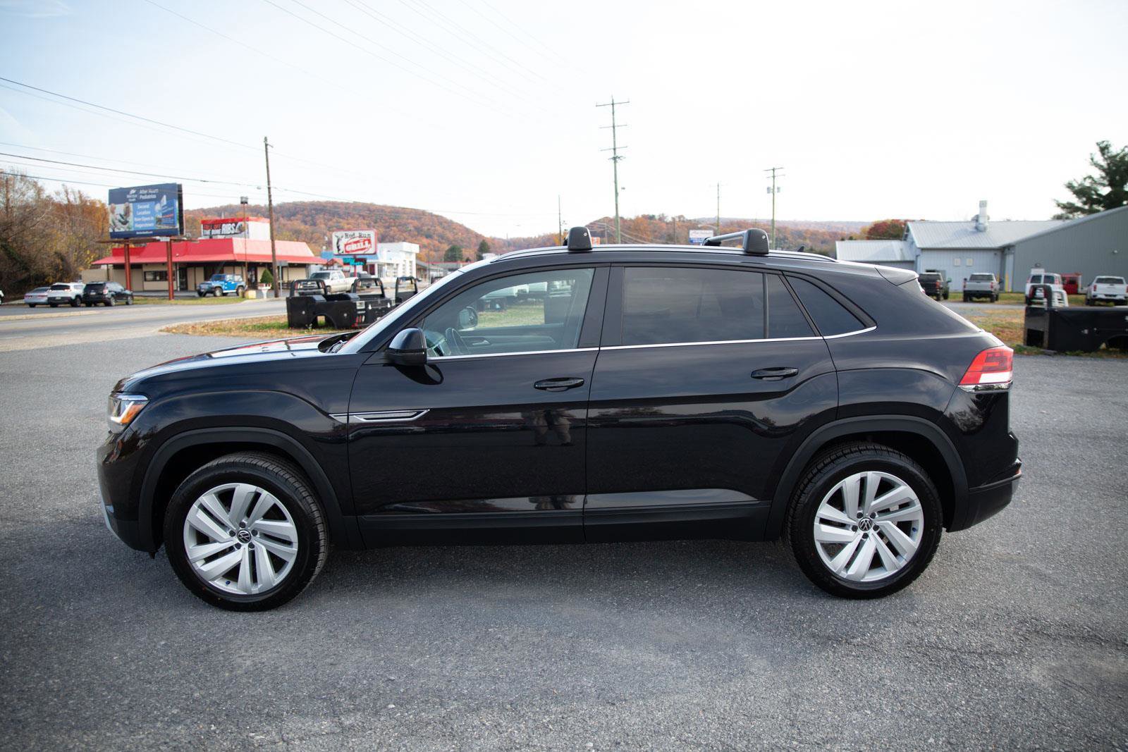 Used 2022 Volkswagen Atlas Cross Sport SE image 6