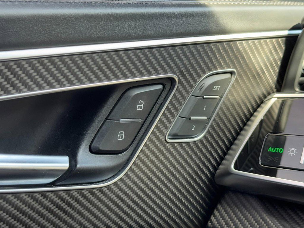 Used 2021 Audi RS Q8 4.0 TFSI quattro image 28