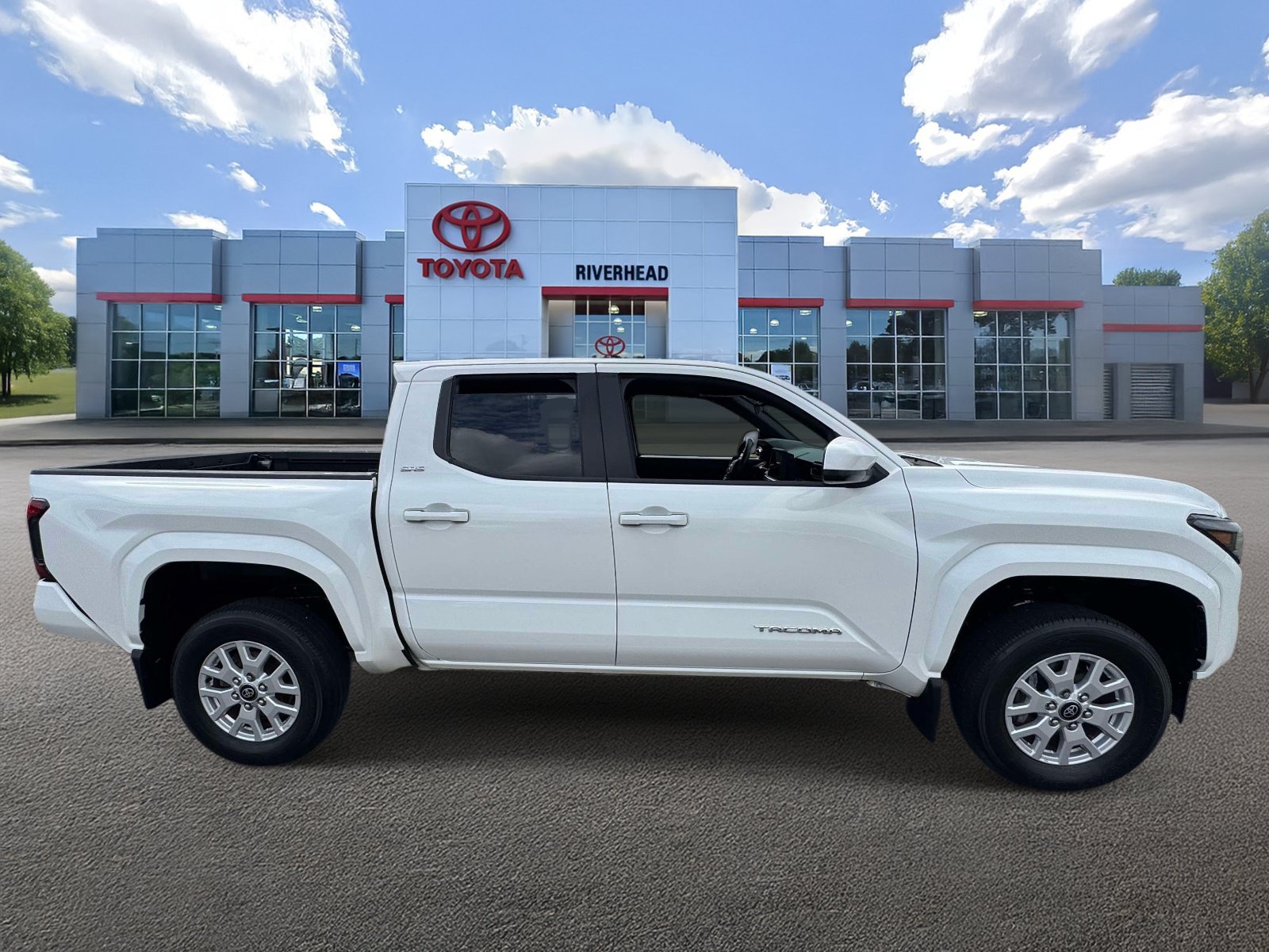 Used 2025 Toyota Tacoma SR5 AWD/4WD image 6