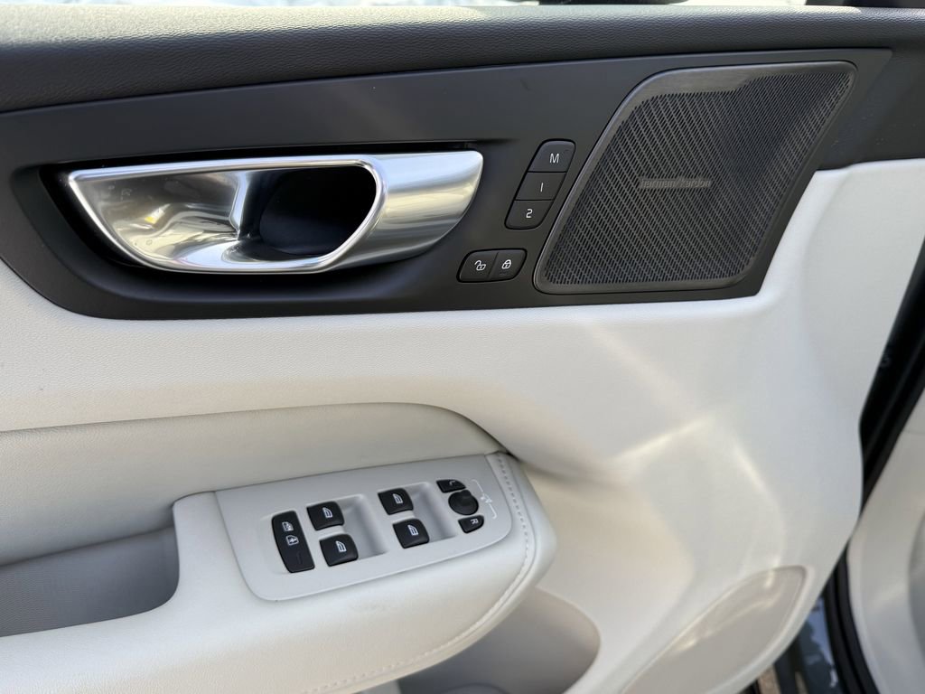 New 2026 Volvo XC60 B5 Ultra w/ Climate Package image 16